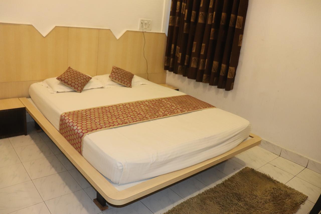 Hotel Raj Аурангабад Экстерьер фото